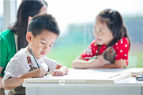 少兒美術(shù)培訓(xùn)機(jī)構(gòu)加盟多少錢(qián)